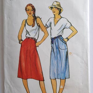 Butterick 3034 Sewing Pattern Womens A-Line or Straight Knee Length Skirts Size 16-18-20 Uncut