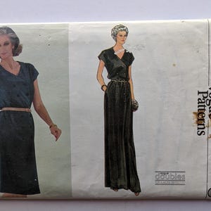 Vogue Sewing Pattern 7647 Ladies Loose Fitting Cap Sleeved Double Breasted A-Line Dress with Pockets HALF Size 22-24 UNCUT