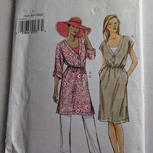 Vogue Schnittmuster 8985 Damen Locker sitzendes Pullover Kleid, Tunika und Hose ungeschnitten Größe 4-14