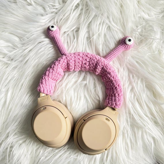 Crochet Snail Headphone Cover: Kawaii Airpods Max/Sony Accessory