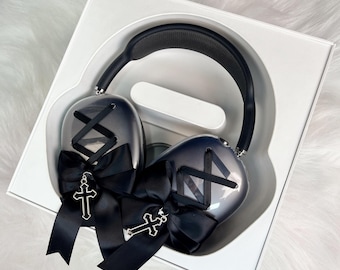 Funda gótica para Airpods Max hecha a mano: Lazo negro y cruz plateada