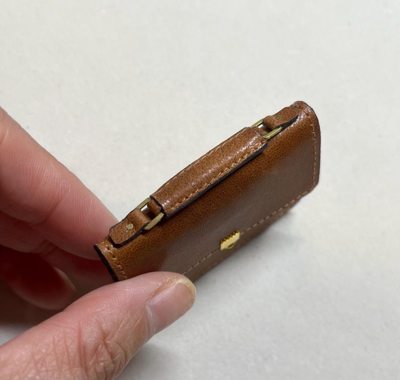 Bolsa em miniatura feita à mão para boneca, escala 1:6. imagem 2