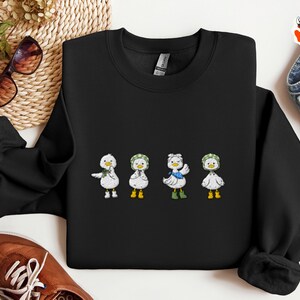 Vintage 80s Embroidered Goose Sweatshirt: Cottagecore Crewneck