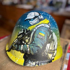 24. russian soldier&#39;s helmet, the trophy from war in Ukraine / Souvenirs from war in Ukraine