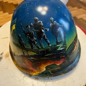 04. russian soldier&#39;s helmet, the trophy from war in Ukraine / Souvenirs from war in Ukraine