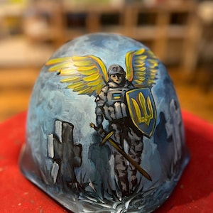 17. russian soldier&#39;s helmet, the trophy from war in Ukraine / Souvenirs from war in Ukraine