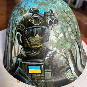 03. russian soldier&#39;s helmet, the trophy from war in Ukraine / Souvenirs from war in Ukraine