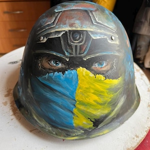 19. russian soldier&#39;s helmet, the trophy from war in Ukraine / Souvenirs from war in Ukraine