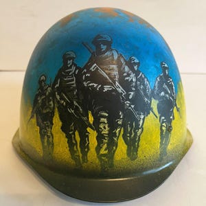 02. russian soldier&#39;s helmet, the trophy from war in Ukraine / Souvenirs from war in Ukraine