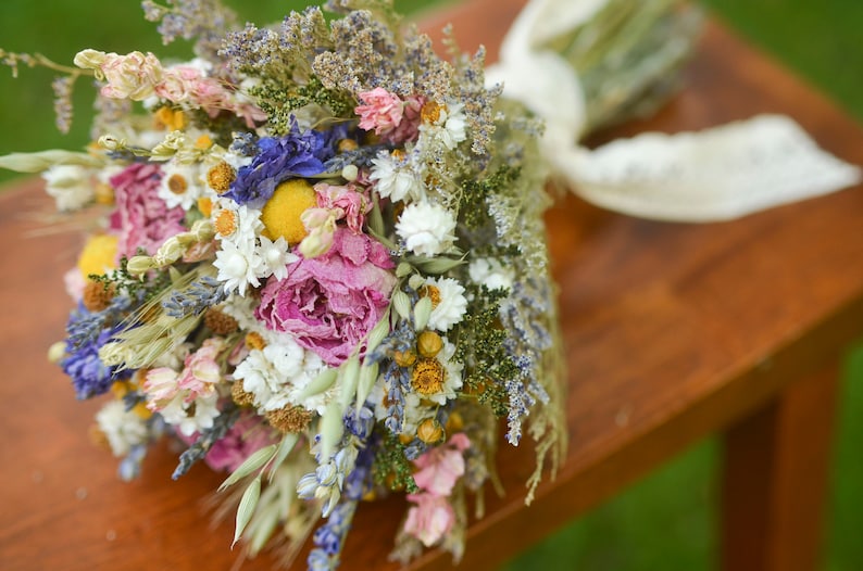 Dried daisy bunch, dried ammobium, winged everlasting, natural chrysanthemum, mini daisy, white daisies, wedding flowers, corsage flowers image 8