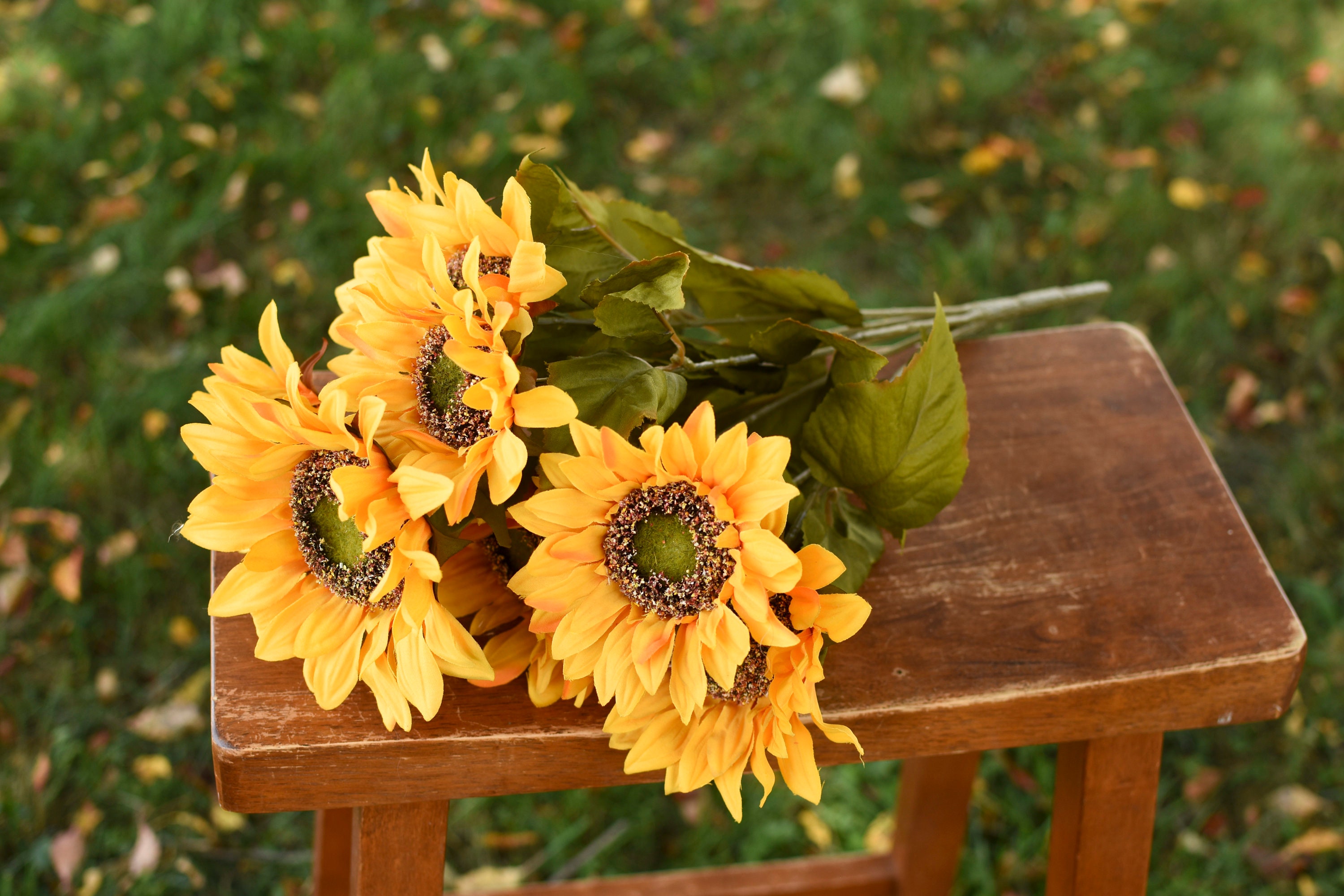 8pcs Sunflowers Artificial Flowers - Fake Vintage Bulk White Silk Sunflower  with Stem for Kitchen Table Bathroom Wedding Party Home Decoration price in  Saudi Arabia,  Saudi Arabia