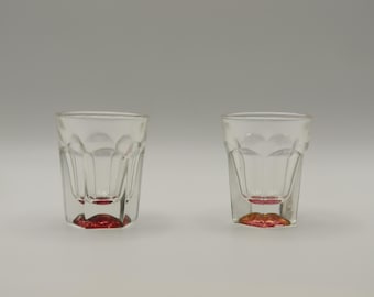 Set di 2 bicchierini da shot vintage con base rossa e rosa, mini bicchierini da bar con pannello trasparente, bicchierini da liquore con base colorata, piccola coppia di bicchieri retrò