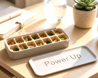 Organizador de pastillas semanal de gran tamaño con nombre personalizado / Estuche para pastillas personalizado de 14 días con tapa deslizante / Bonito organizador de medicamentos