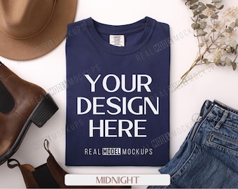 Comfort Colors 1717 Mockup: Koszulka Midnight Flat Lay (JPG)