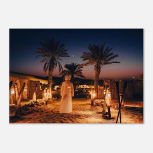 Desert Dreams: Desert Wanderer in Camp Poster - Splendida arte semi-lucida
