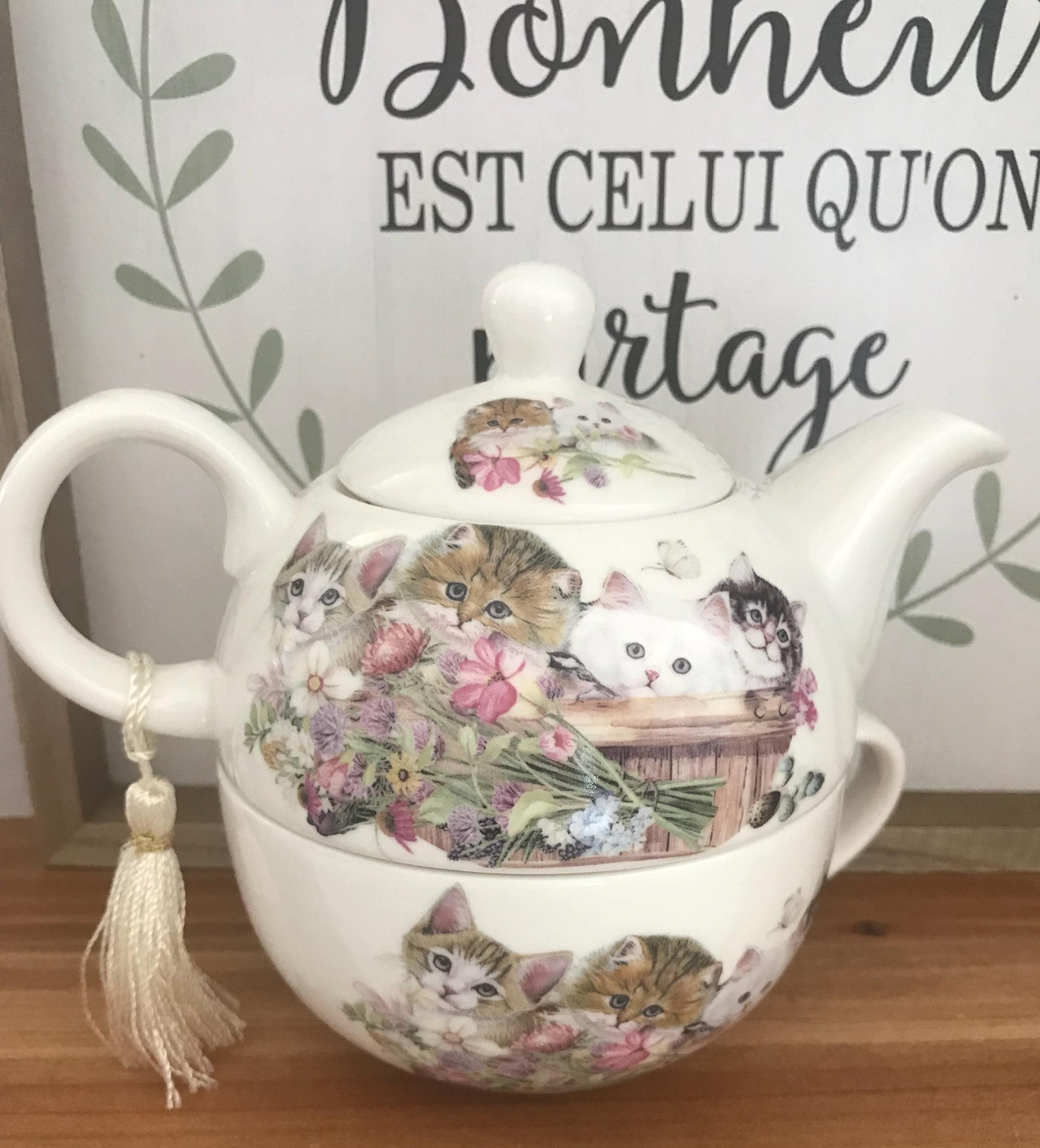 Plat rond en céramique signé Cazaux