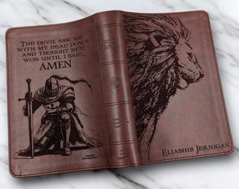 名入れ可能な大活字版ESV聖書：ライオンとひざまずく戦士の彫刻入り