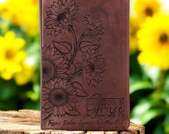 女性向けのESV聖書大判プリント：ひまわりと恵みの中で成長する詩が刻まれています