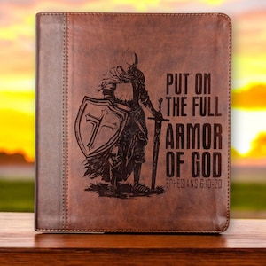 Biblia ESV personalizada con grabado de la Armadura de Dios y las Escrituras / Biblia con nombre personalizado / Márgenes anchos / Regalo de bautismo grabado