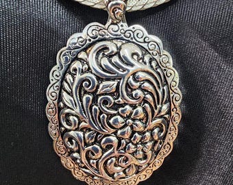 metal floral oval cameo pendant chain necklace silver tone Victorian style costume jewelry