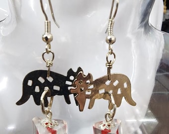 vintage metal cat charm glass bead drop earrings dangles handmade animal jewelry