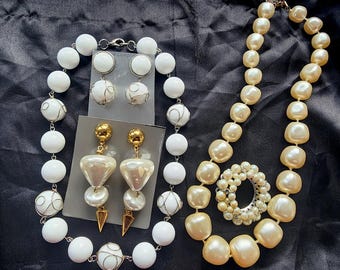 5 vintage plastic chunky bead costume jewelry lot white and pearl necklaces dangle earrings brooch