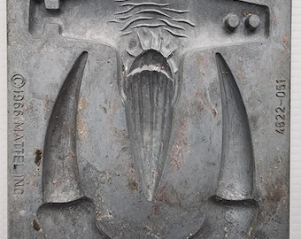 creepy crawlers vintage metal monster tooth mold vampire fangs 1966