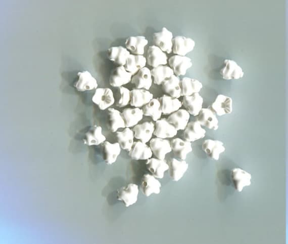 40 white flower plastic beads lot 7mm floral jewelry making supplies