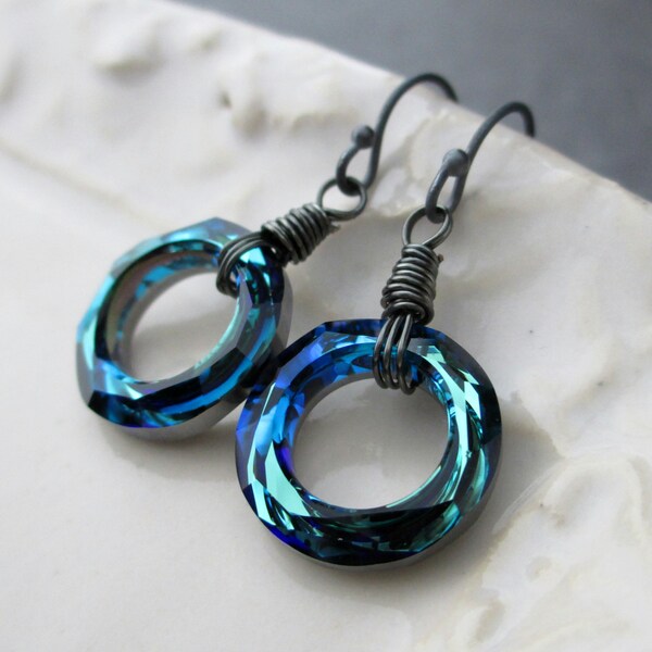 Anneau cosmique bleu boucles d'oreilles, Swarovski Crystal Bermuda Blue oxydent en argent fil enroulé - Bermudes.