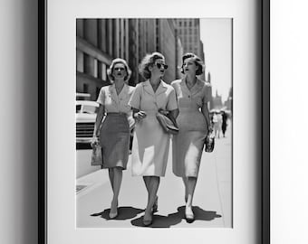 Glamorous Women in New York Poster, Model Wall Art, Black & White Photo, Retro Woman Print, Chic Decor, Vintage Magazine Digital Download