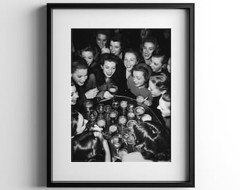 Vrouwen drinken cocktails bar kunst aan de muur, zwart-wit print, vintage poster, alcohol kunst, bar cart artwork, retro decor, digitale download