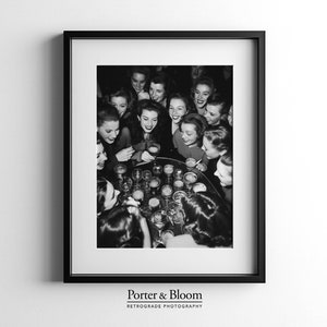 Mujeres bebiendo cócteles bar arte de la pared, impresión en blanco y negro, cartel vintage, arte del alcohol, arte del carrito de la barra, decoración retro, descarga digital