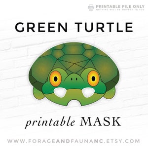 Könnte beinhalten: Druckbare grüne Schildkrötenmaske für Kinder. Die Maske zeigt einen grünen Schildkrötenkopf mit Panzer, zwei gelbe Augen und einen weißen Mund mit Zähnen. Der Text "druckbare Maske" steht unter der Maske.