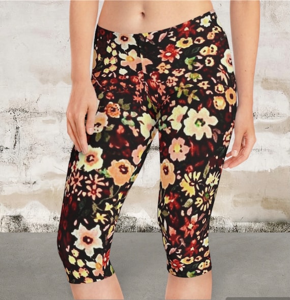 Capri Leggings Knee Length Floral, Dainty Flowers Athleisure Pants