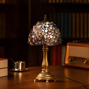 Lámpara de mesa de mosaico de piedras preciosas, pantalla de vidrio hecha a mano, base dorada, decoración victoriana vintage, regalo para oficina, biblioteca, sala de estudio, luz de escritorio antigua