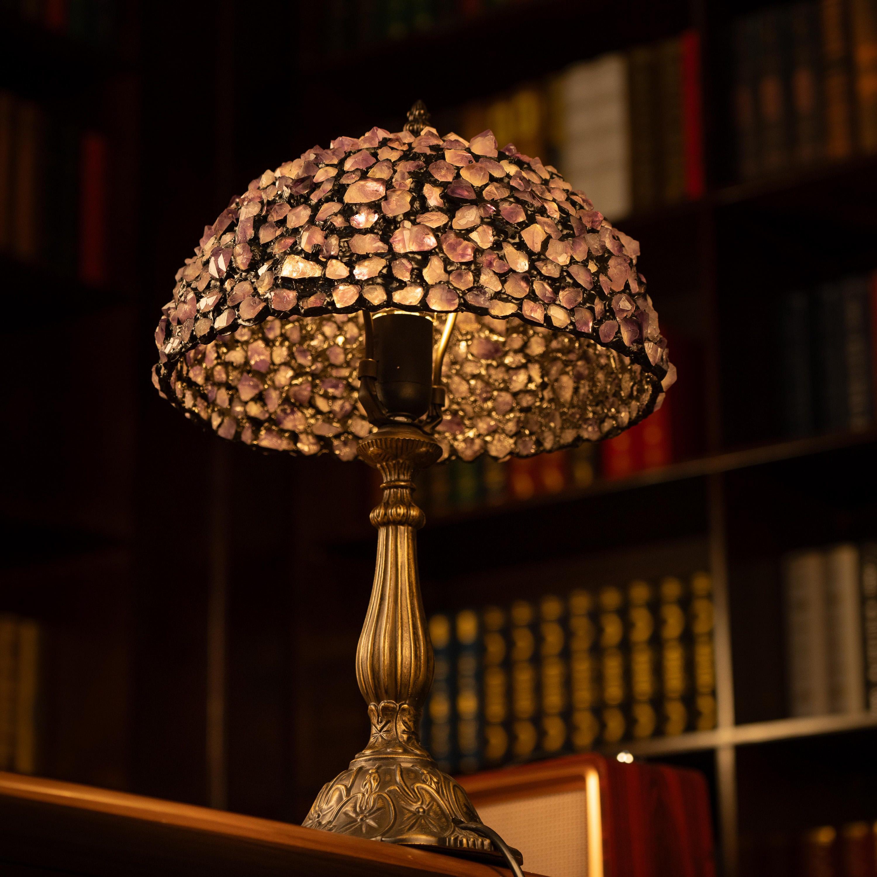 アメジストクリスタルテーブルランプ、アンティーク真鍮ベース