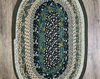 Alfombra ovalada de algodón hecha a mano (113 x 76 cm): Tonos intensos de verde oscuro, salvia, carbón y crema.