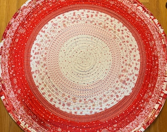 Alfombra redonda de algodón hecha a mano con temática navideña de 91 cm (36"): color crema, rojo y dorado.