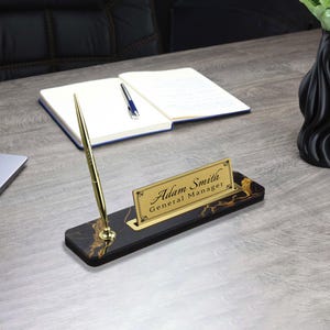 Placa de identificação de mesa de luxo personalizada | Placa de identificação de mesa de madeira estampada com suporte para caneta, placa de identificação de mesa personalizada, placa de escritório, placa de mesa