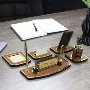 Personalisiertes Luxus Schreibtisch-Namensschild-Set | Schreibtisch Namensschild aus Holz mit Stift und Stifthalter, Benutzerdefinierte Schreibtisch Namensschild, Büroschild, Schreibtischschild