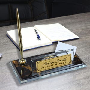 Placa de escritorio personalizada / Placa de escritorio de vidrio con reloj, bolígrafo y tarjetero, placa de escritorio personalizada, letrero de escritorio