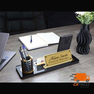 Targa per scrivania in legno personalizzata / Targa per scrivania in legno nero con penna e porta biglietti da visita, accessori per scrivania personalizzati, cartello per scrivania