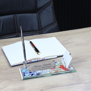 Placa de escritorio personalizada / Placa de escritorio de vidrio con bolígrafo y tarjetero, placa de escritorio personalizada, letrero de escritorio