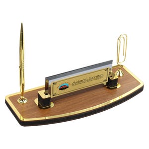 Plaque signalétique de bureau personnalisée en bois de noyer, cadeau de nouvel emploi, accessoires de bureau, ensemble d'organisateurs de bureau, stylo signature, plaque signalétique de bureau