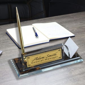 Placa de escritorio personalizada / Placa de escritorio de vidrio con bolígrafo y tarjetero, placa de escritorio personalizada, letrero de escritorio