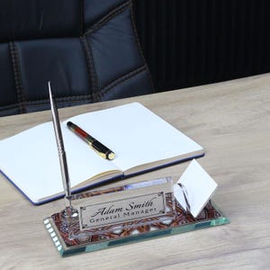Placa de escritorio personalizada / Placa de escritorio de vidrio con bolígrafo y tarjetero, placa de escritorio personalizada, letrero de escritorio