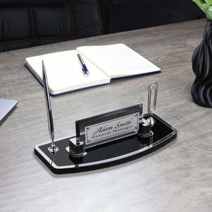 Placa de madera negra personalizada para nombre de escritorio, regalo para nuevo trabajo, accesorios de escritorio de oficina, juego de organizador de escritorio, bolígrafo de firma, placa de nombre para escritorio