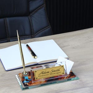 Plaque nominative de bureau personnalisée | Plaque signalétique de bureau en verre avec horloge, stylo et porte-cartes, plaque signalétique de bureau personnalisée, enseigne de bureau