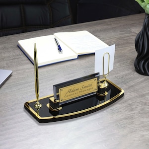Placa de madera negra personalizada para nombre de escritorio, regalo para nuevo trabajo, accesorios de escritorio de oficina, juego de organizador de escritorio, bolígrafo de firma, placa de nombre para escritorio