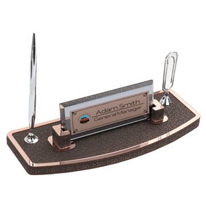 Placa de madera personalizada para nombre de escritorio, patrón de cuero de bronce, accesorios de escritorio de oficina, juego de organizador de escritorio, bolígrafo de firma, placa de nombre de escritorio
